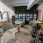 Barrique Livezii 3 - Breakfast Delivered & Minibar -old Town Апартаменты Брашов