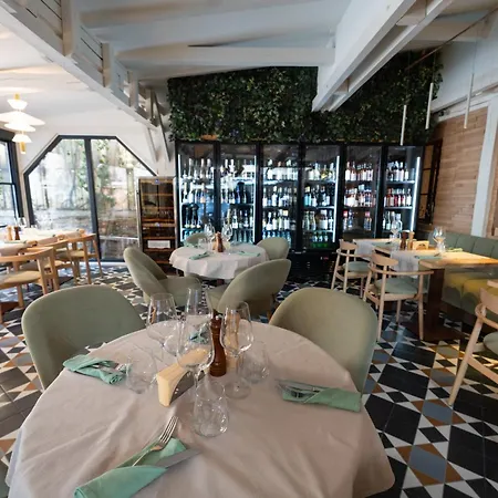 Barrique 16 - Breakfast Delivered & Minibar -old Town Apartment Brasov