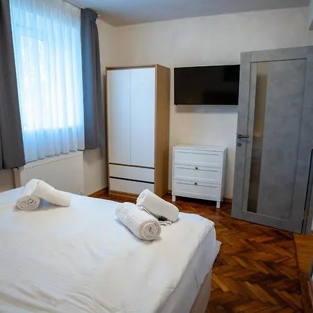 Barrique 16 - Breakfast Delivered & Minibar -old Town Apartment *