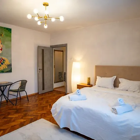 Barrique 16 - Breakfast Delivered & Minibar -old Town Apartment *
